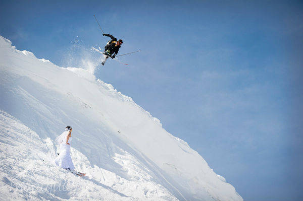 Bride-and-Groom-Snow-Skiing-Winter-Wedding